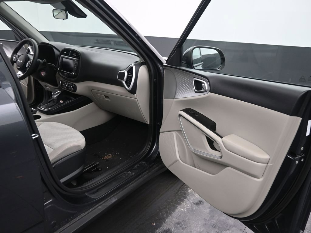 Used 2025 Kia Soul LX w/ LX Technology Package image 17