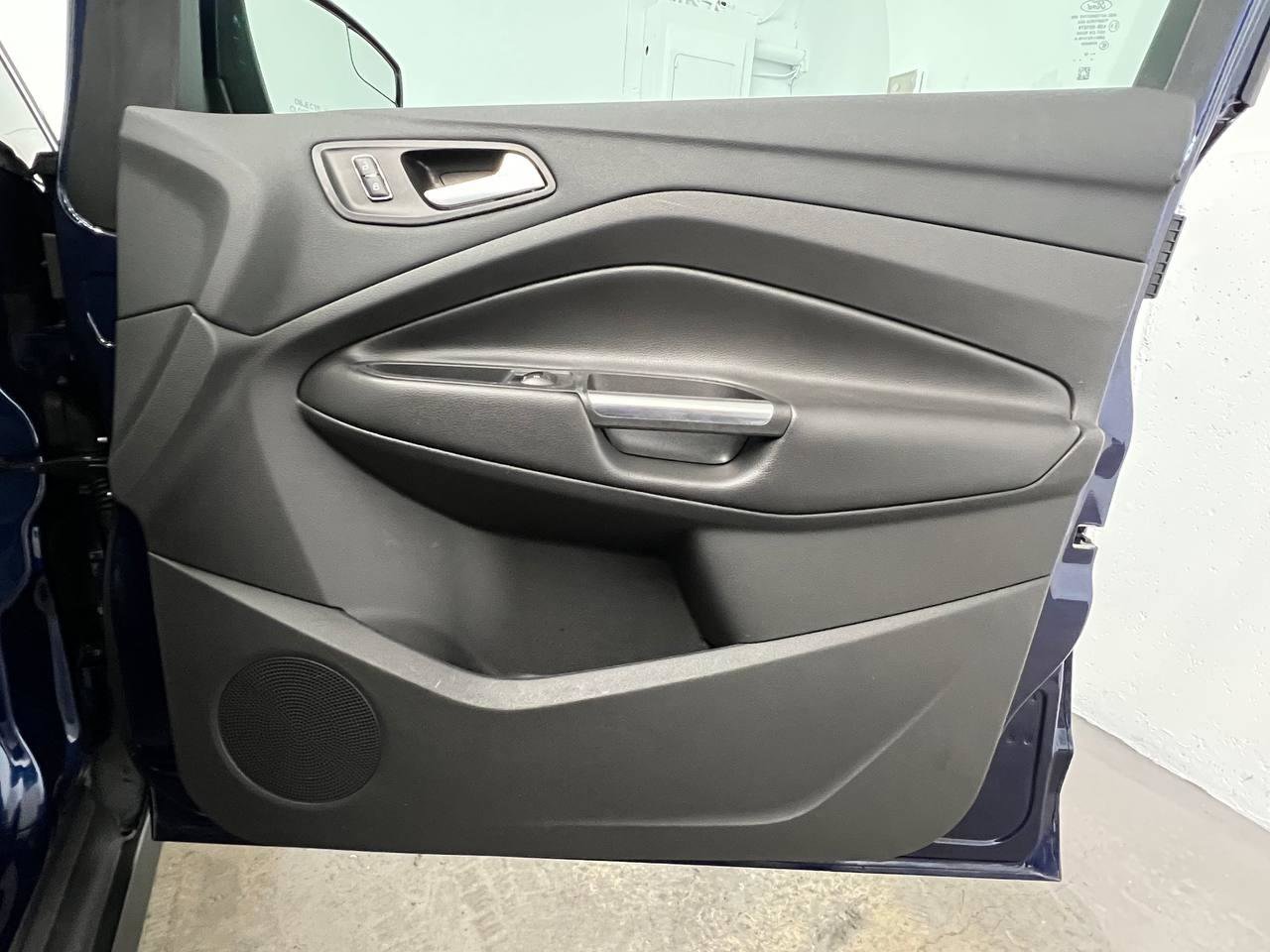 Used 2016 Ford C-MAX SE w/ Cargo Management Package image 11