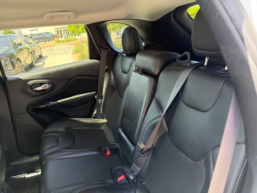 Used 2020 Jeep Cherokee Latitude Plus AWD/4WD image 33