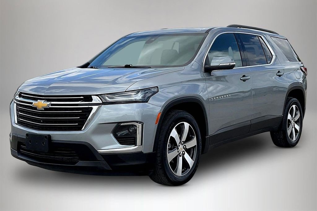 Used 2023 Chevrolet Traverse LT w/ LT Premium Package AWD/4WD image 2