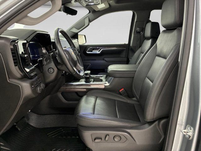 Used 2025 Chevrolet Silverado 1500 LTZ AWD/4WD image 12