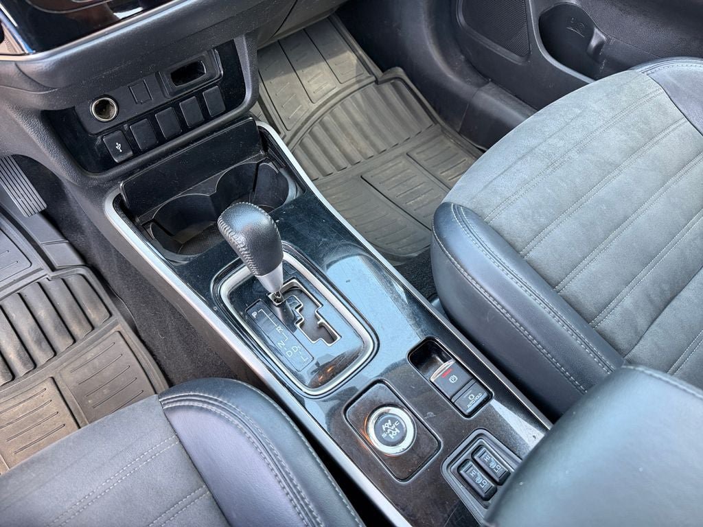 Used 2019 Mitsubishi Outlander SE AWD/4WD image 18
