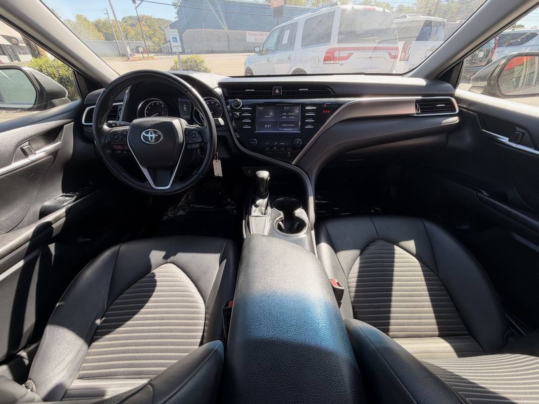Used 2018 Toyota Camry SE w/ Moonroof Package FWD image 18