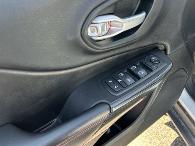 Used 2015 Jeep Cherokee Trailhawk w/ Comfort/Convenience Group image 28