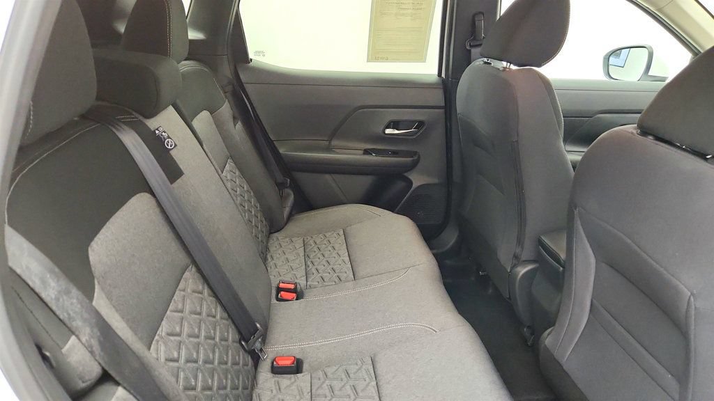 Used 2025 Nissan Kicks SV AWD/4WD image 22