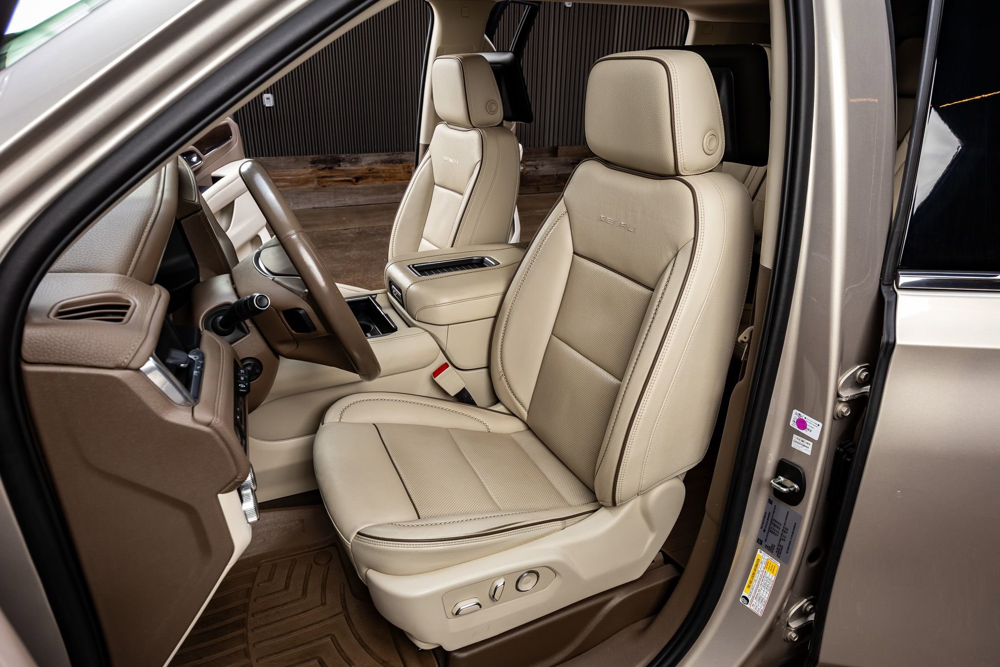 Used 2021 GMC Yukon XL Denali w/ LPO, Illumination Package image 26