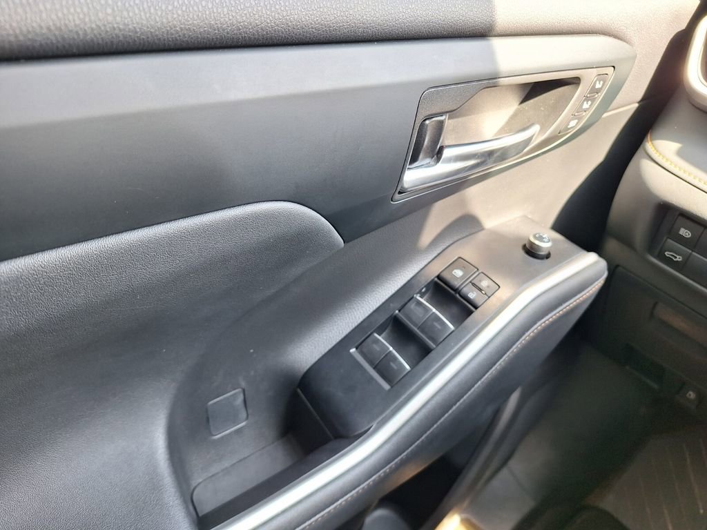Used 2023 Toyota Highlander Bronze Edition image 19