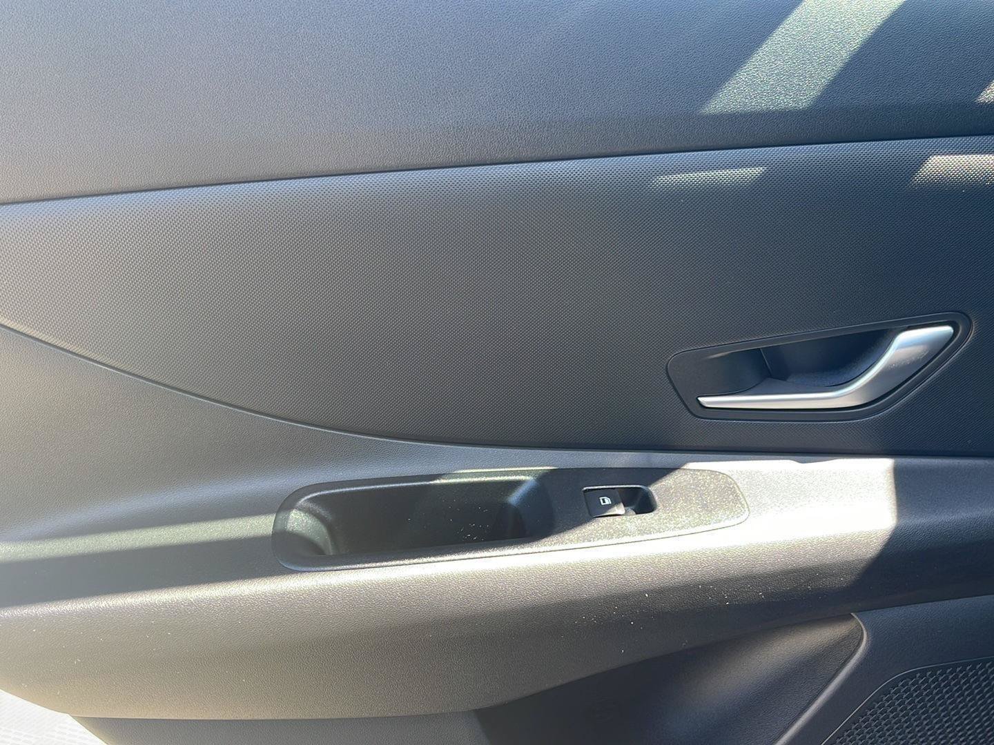 Used 2026 Hyundai Elantra SE FWD image 19