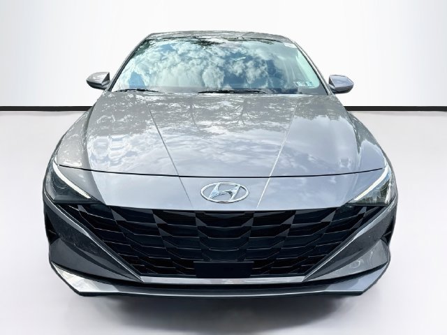 Used 2023 Hyundai Elantra SEL w/ Convenience Package FWD image 2