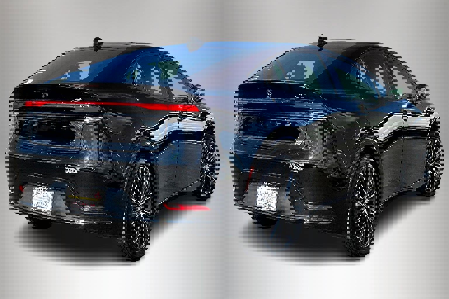 Used 2024 Toyota Prius XLE image 6