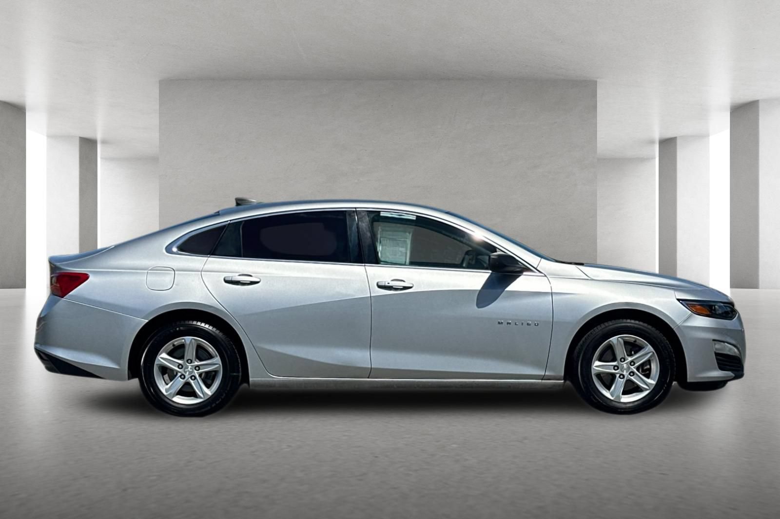 Used 2019 Chevrolet Malibu LS FWD image 3