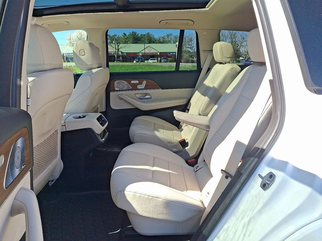 Used 2023 Mercedes-Benz GLS 450 4MATIC image 10