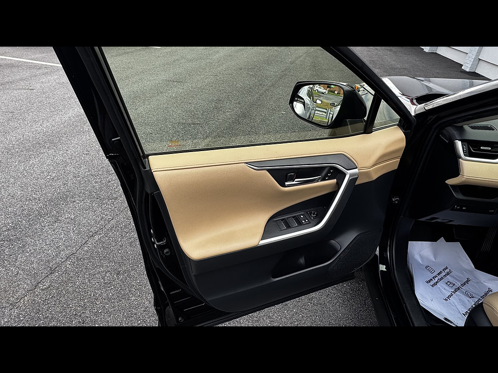 Used 2019 Toyota RAV4 Limited w/ Carpet Mat Package AWD/4WD image 19