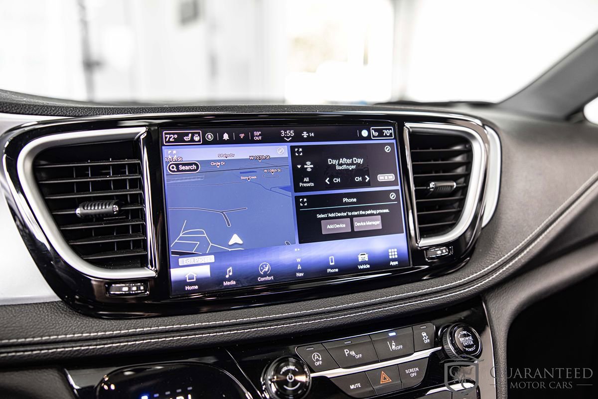 Used 2025 Chrysler Pacifica Limited FWD image 28