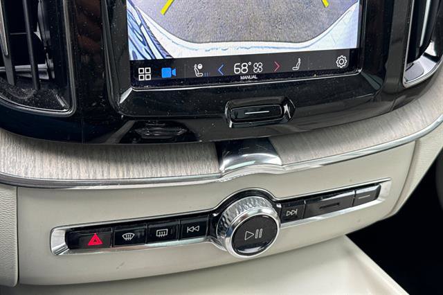 Certified 2023 Volvo XC60 B6 Ultimate w/ Protection Package Premier image 24