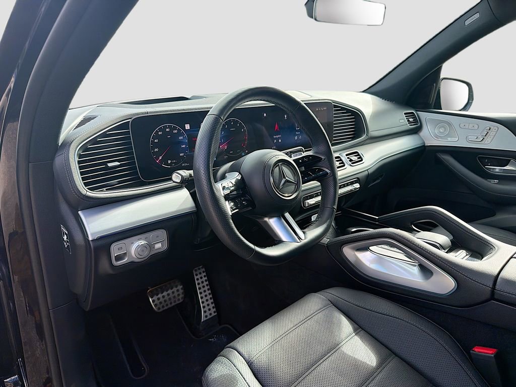 Used 2025 Mercedes-Benz GLS 450 4MATIC w/ Pinnacle Trim Package image 27