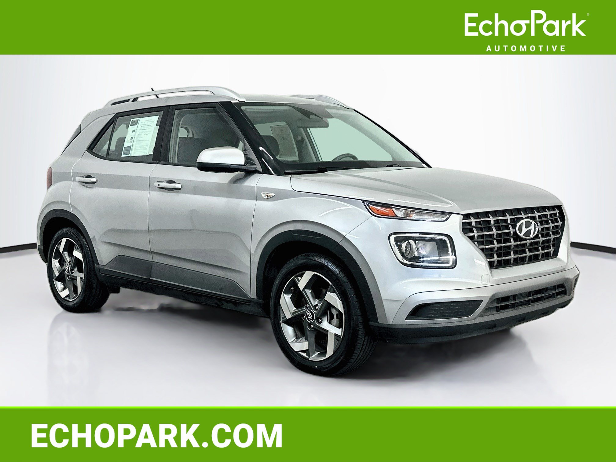 Used 2025 Hyundai Venue SEL FWD image 1