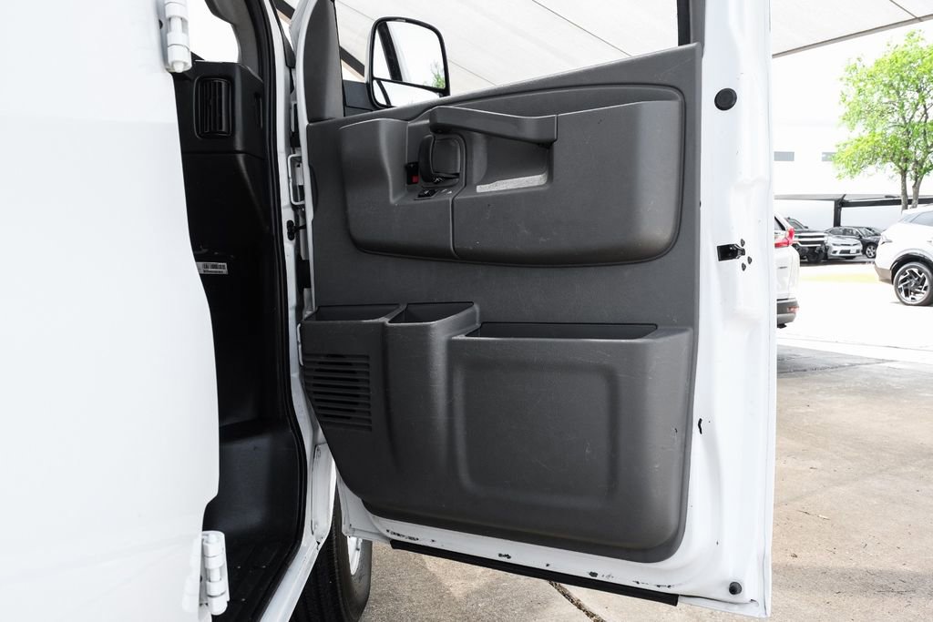 Used 2021 Chevrolet Express 3500 w/ Driver Convenience Package RWD image 40