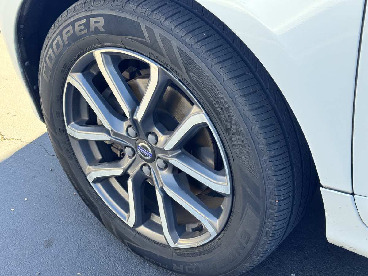Used 2017 Volvo XC60 T6 Dynamic w/ Climate Package AWD/4WD image 23