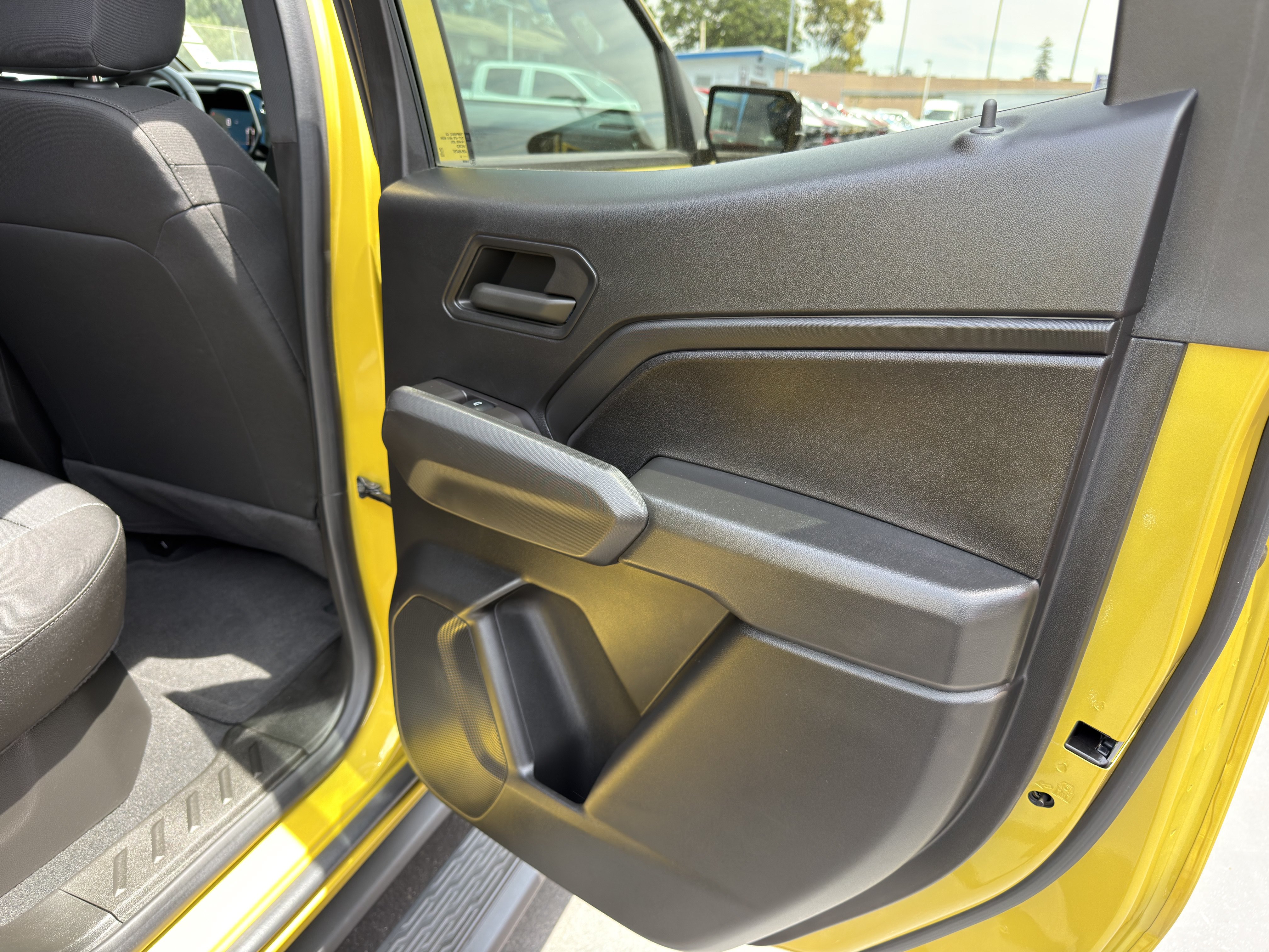 Used 2024 Chevrolet Colorado Trail Boss w/ LPO, Dark Essentials Package AWD/4WD image 13