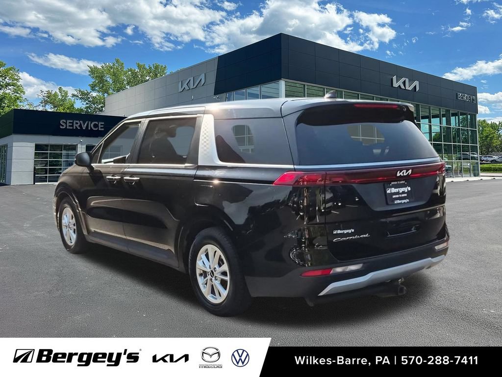 Used 2022 Kia Carnival LX FWD image 8