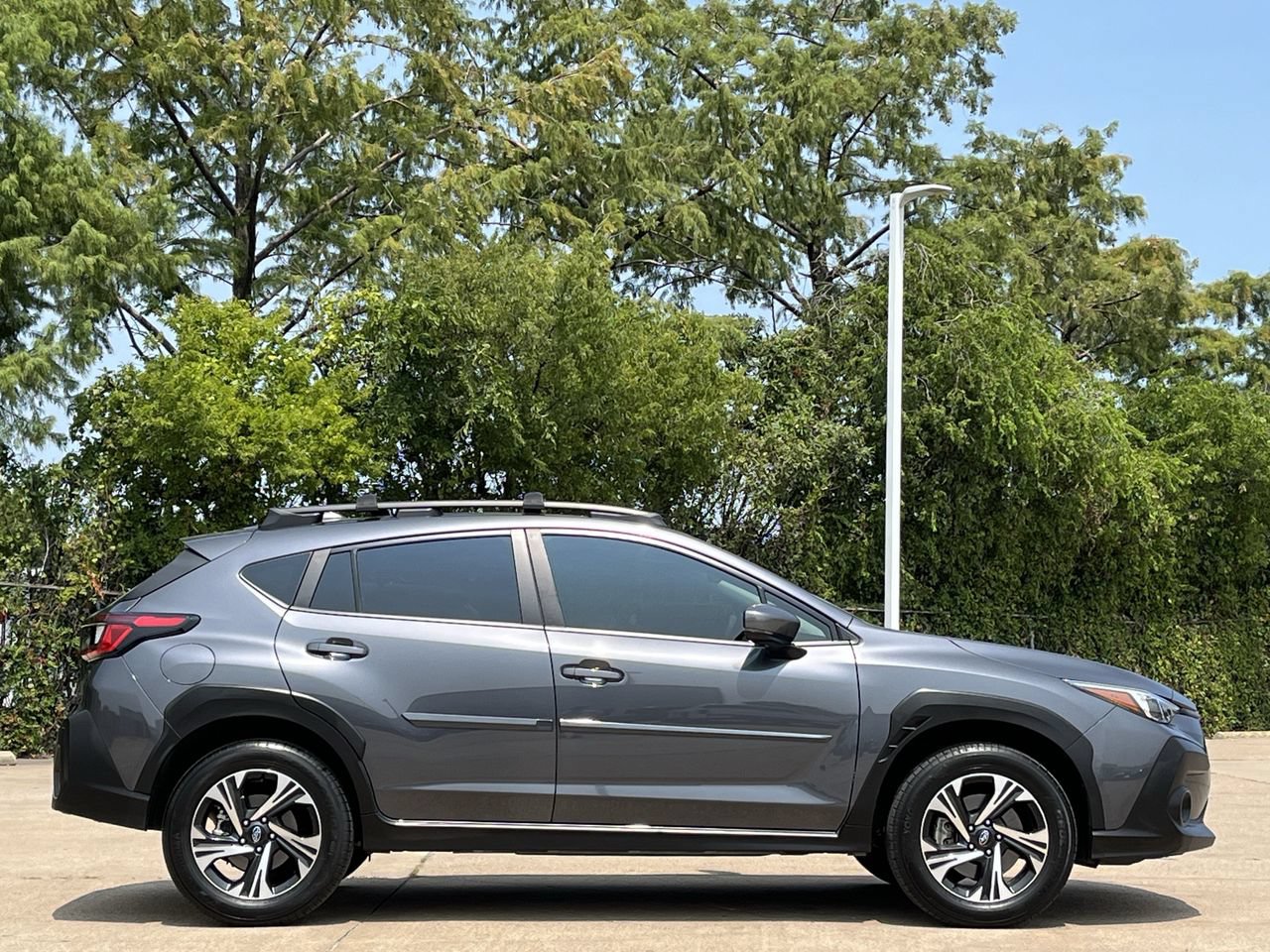 Used 2024 Subaru Crosstrek 2.0i Premium AWD/4WD image 3