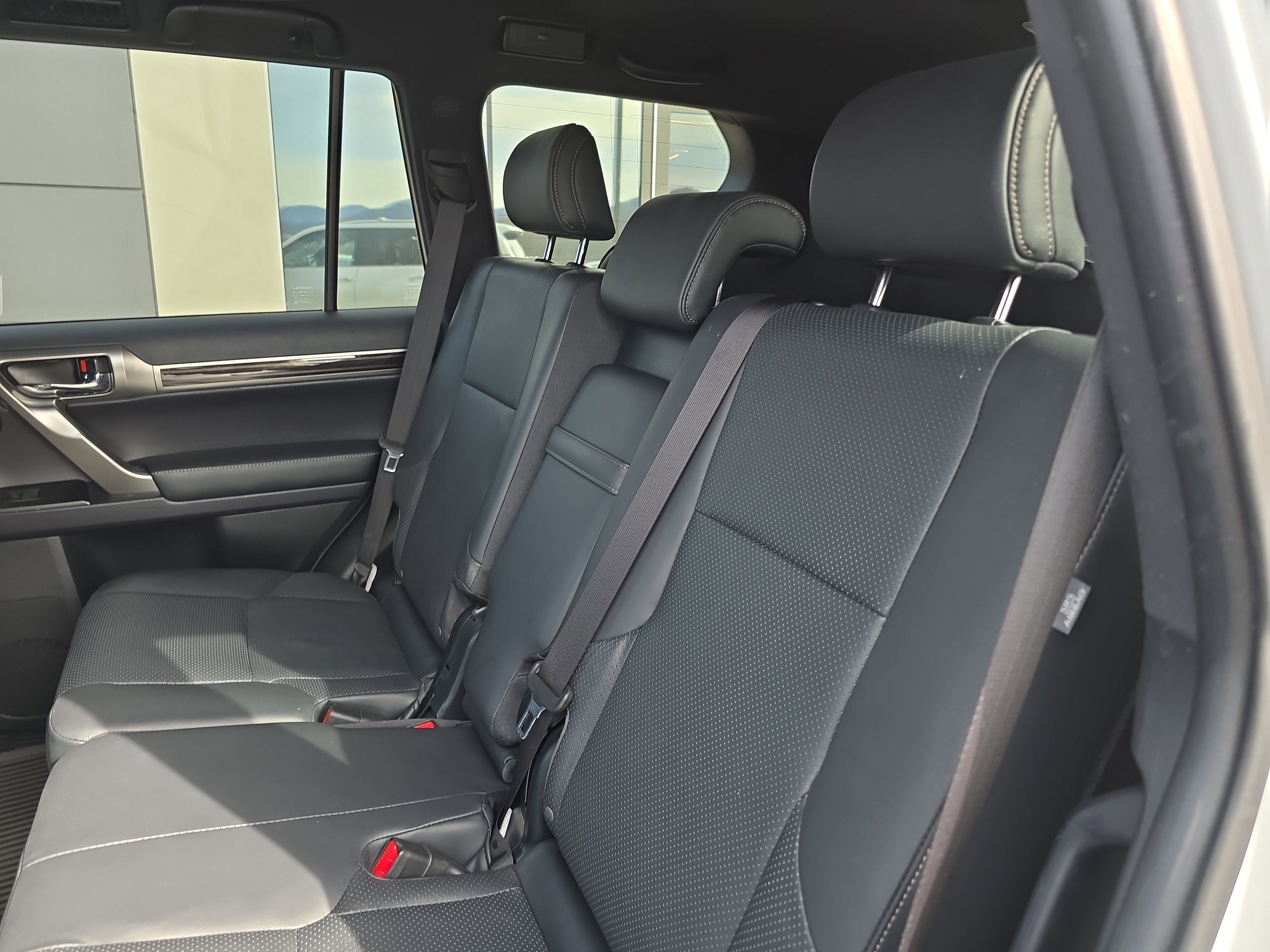 Used 2023 Lexus GX 460 Luxury w/ Accessory Package image 9