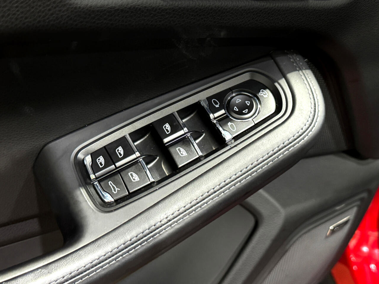 Used 2023 Porsche Macan image 31