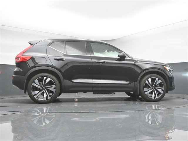 Used 2024 Volvo XC40 B5 Plus w/ Protection Package Premier image 43