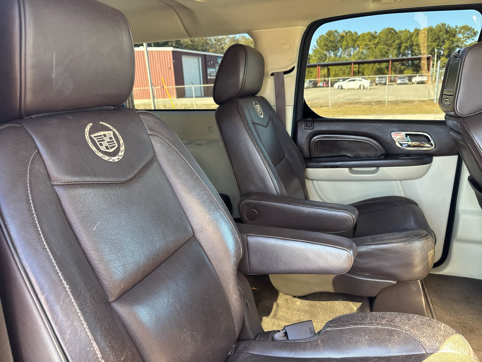 Used 2014 Cadillac Escalade ESV Platinum image 17