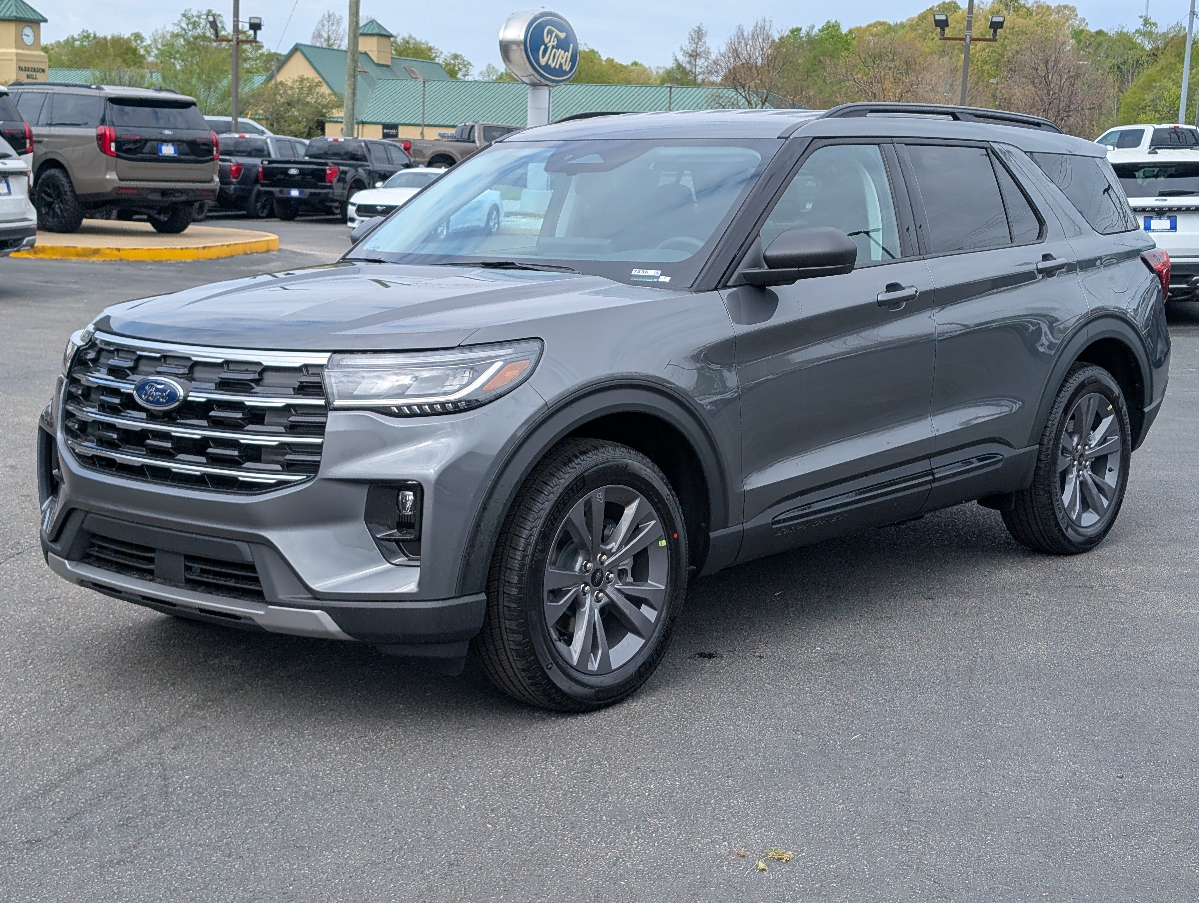 New 2026 Ford Explorer Active w/ Active Comfort Package AWD/4WD image 2