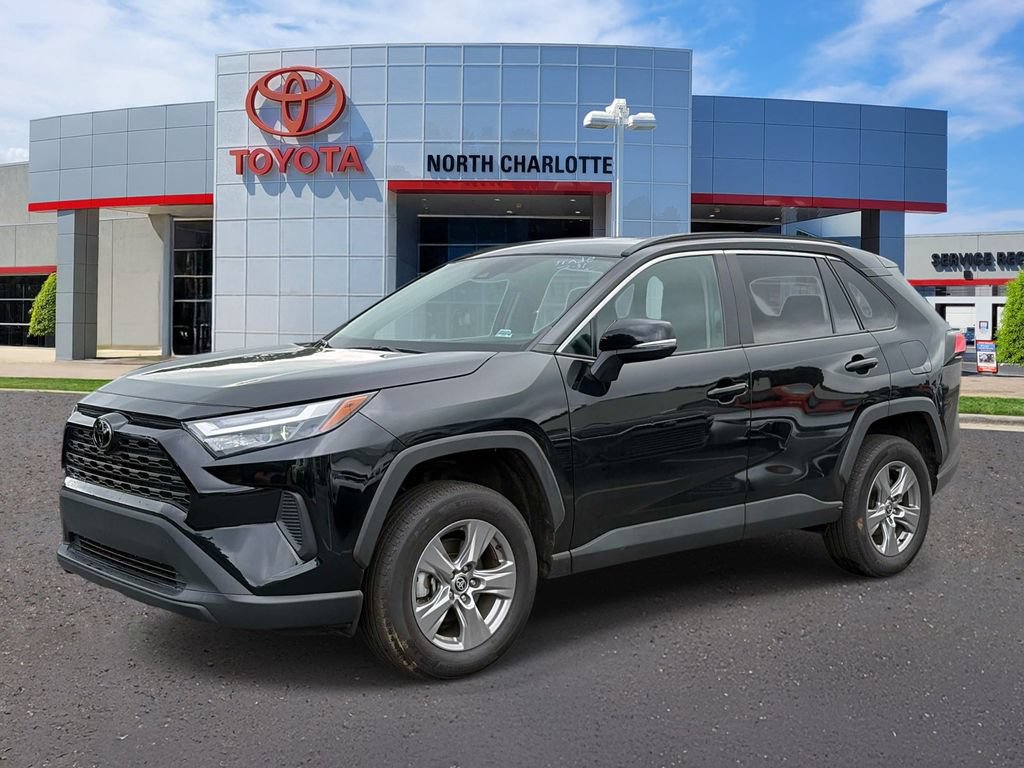 Used 2024 Toyota RAV4 XLE FWD image 5