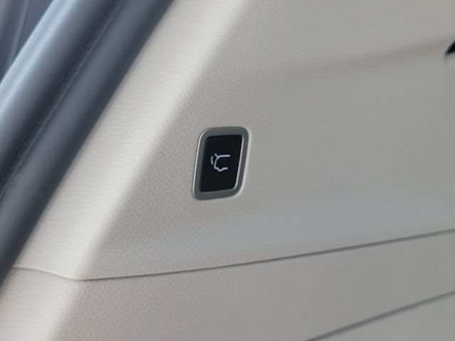 Used 2023 Chrysler Pacifica Touring-L AWD/4WD image 31