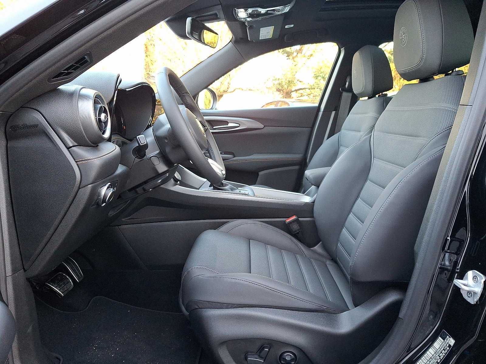 New 2025 Alfa Romeo Tonale w/ Premium Package image 6