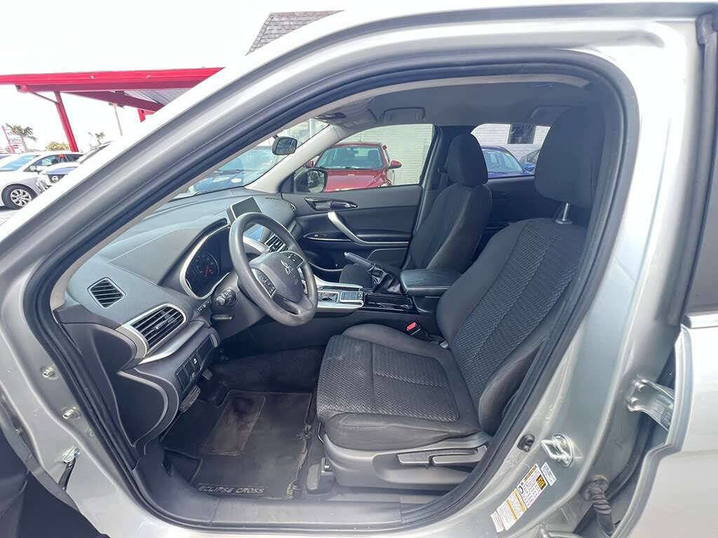 Used 2020 Mitsubishi Eclipse Cross LE FWD image 12