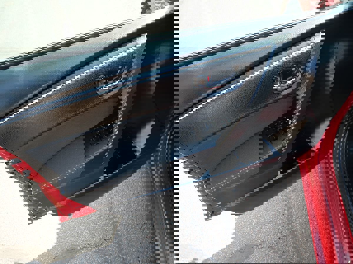 Used 2018 Toyota Corolla LE w/ Carpet Mat Package (TMS) image 16