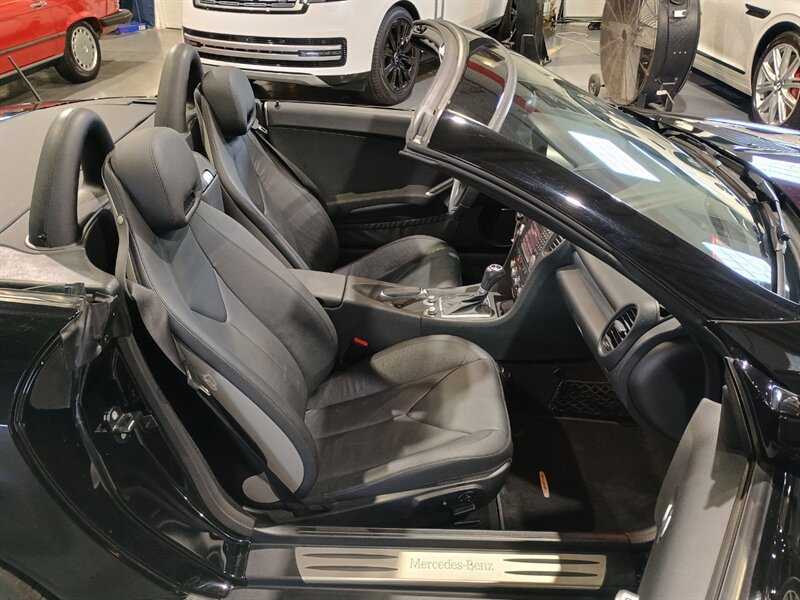 Used 2011 Mercedes-Benz SLK 300 image 34