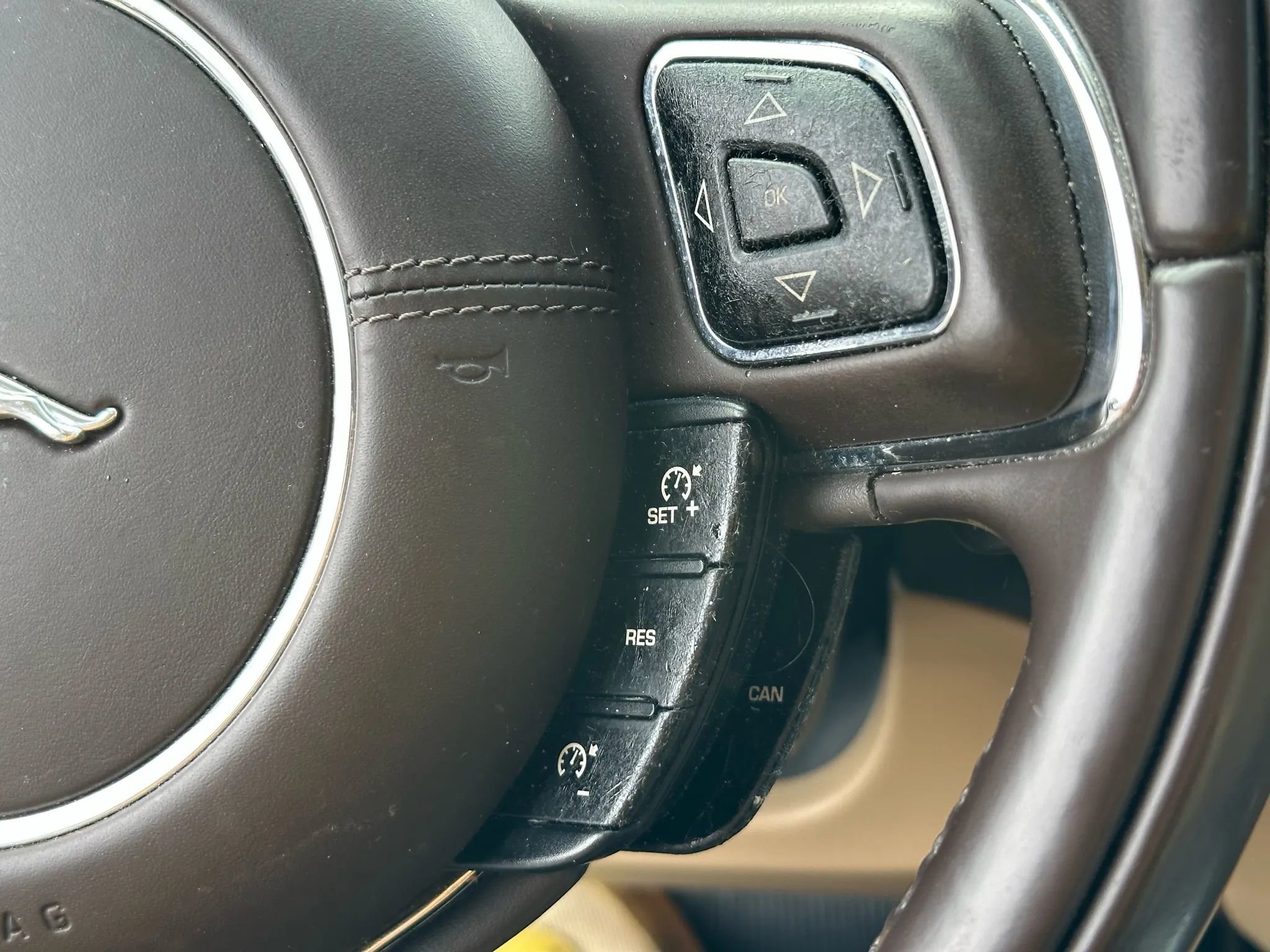 Used 2013 Jaguar XJ image 27