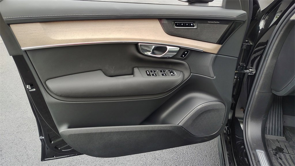 New 2026 Volvo XC90 B6 Plus w/ Protection Package image 8