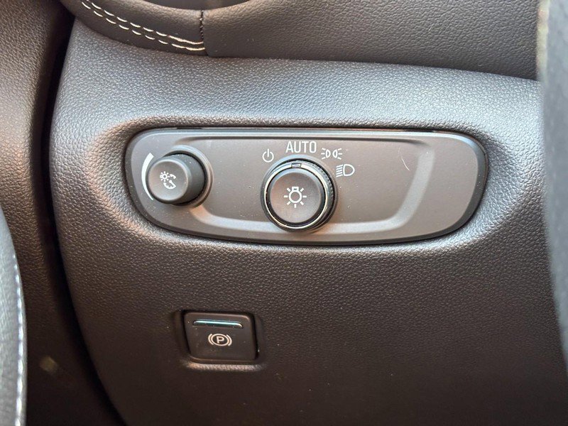 Certified 2024 Chevrolet Blazer LT w/ Convenience Package image 17