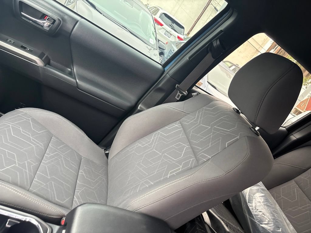Used 2019 Toyota Tacoma TRD Sport w/ Technology Package RWD image 14