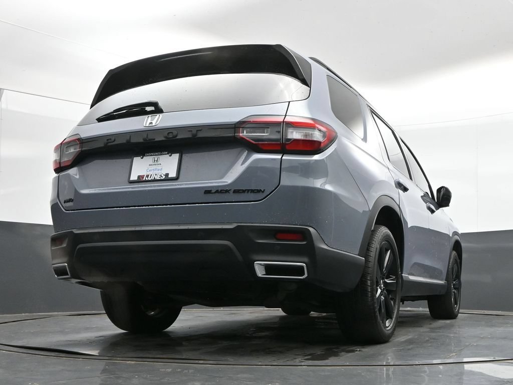 Used 2025 Honda Pilot Black Edition image 32