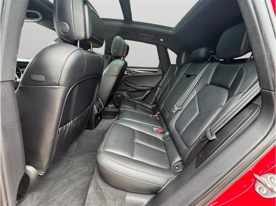 Used 2018 Porsche Macan Sport Edition AWD/4WD image 39