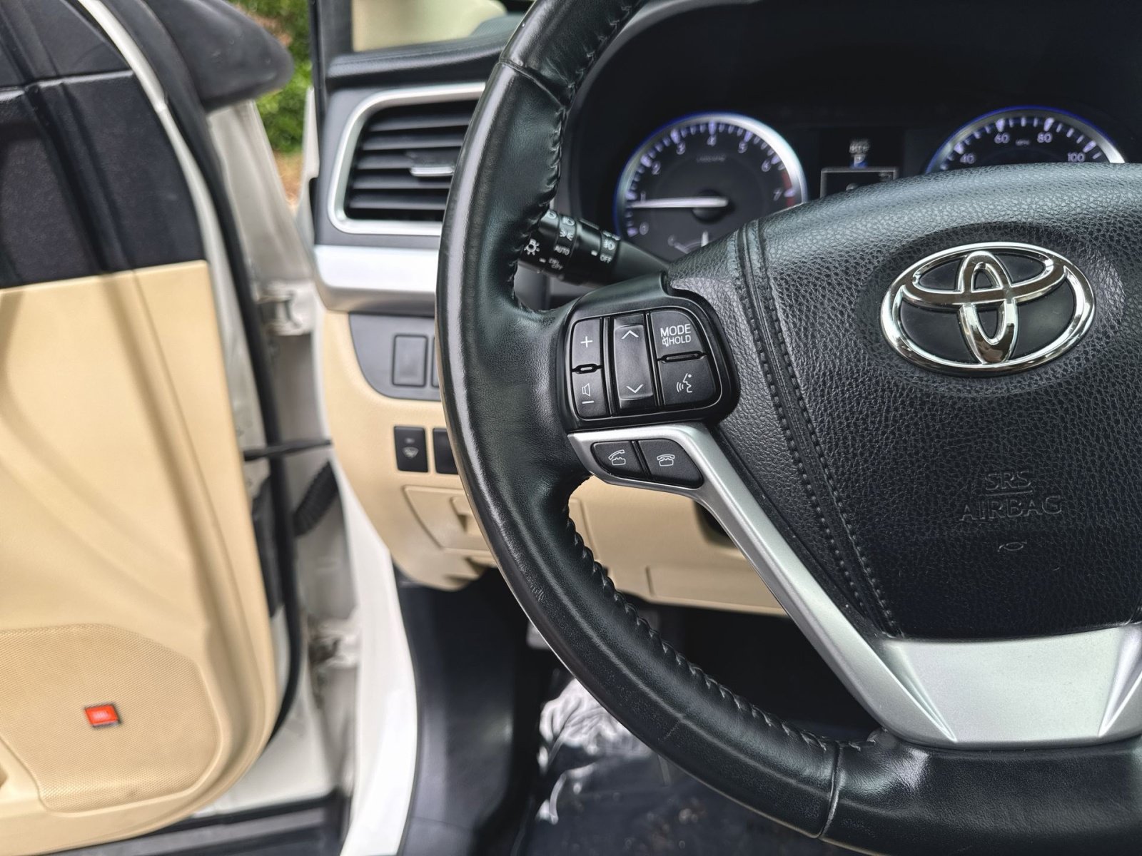 Used 2015 Toyota Highlander Limited AWD/4WD image 22