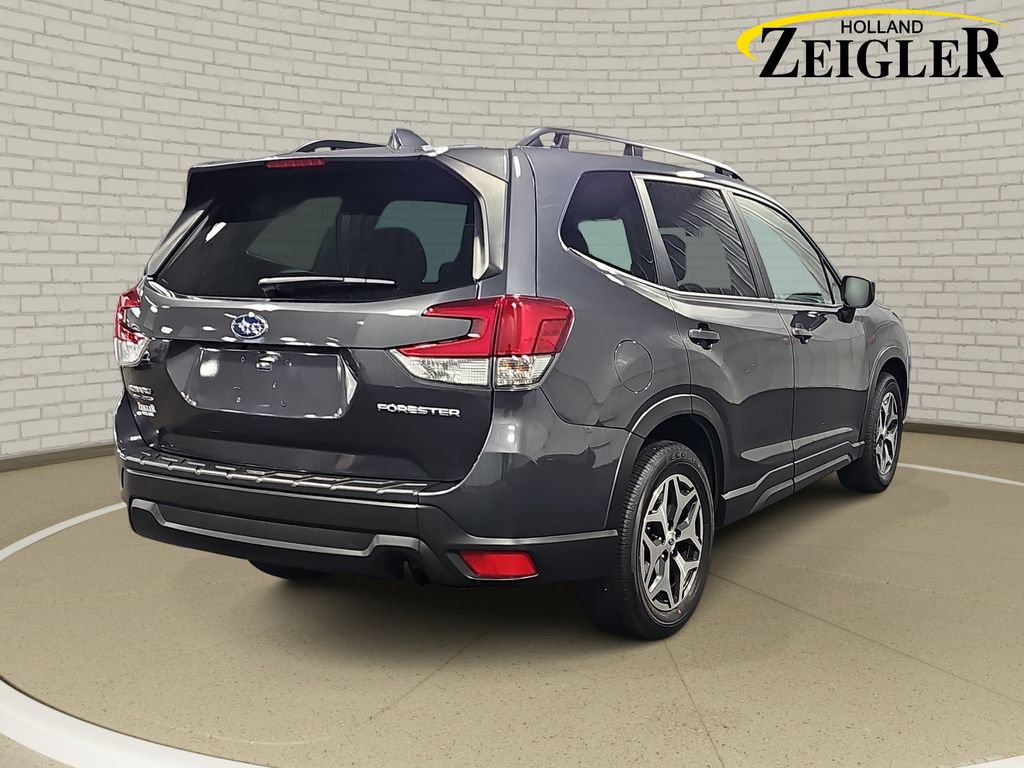 Used 2022 Subaru Forester Premium AWD/4WD image 5
