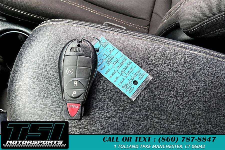 Used 2016 Jeep Cherokee Latitude w/ Cold Weather Group image 11