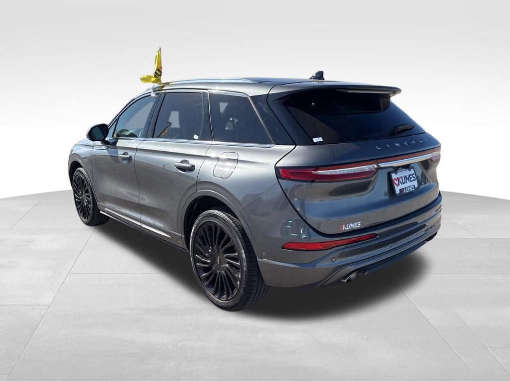 Used 2021 Lincoln Corsair Reserve image 7