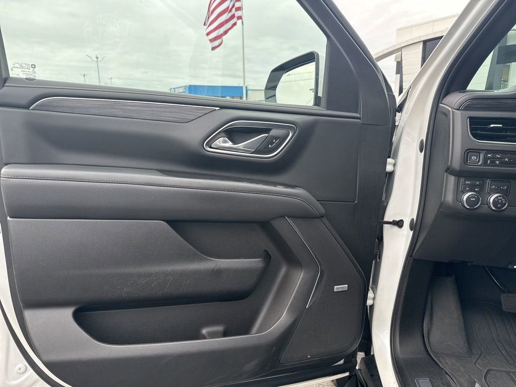 Used 2023 GMC Yukon SLT w/ SLT Premium Package image 26