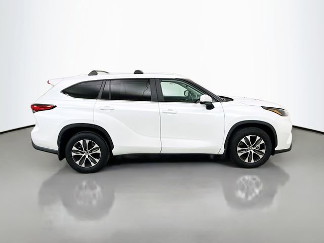 Used 2023 Toyota Highlander XLE image 8