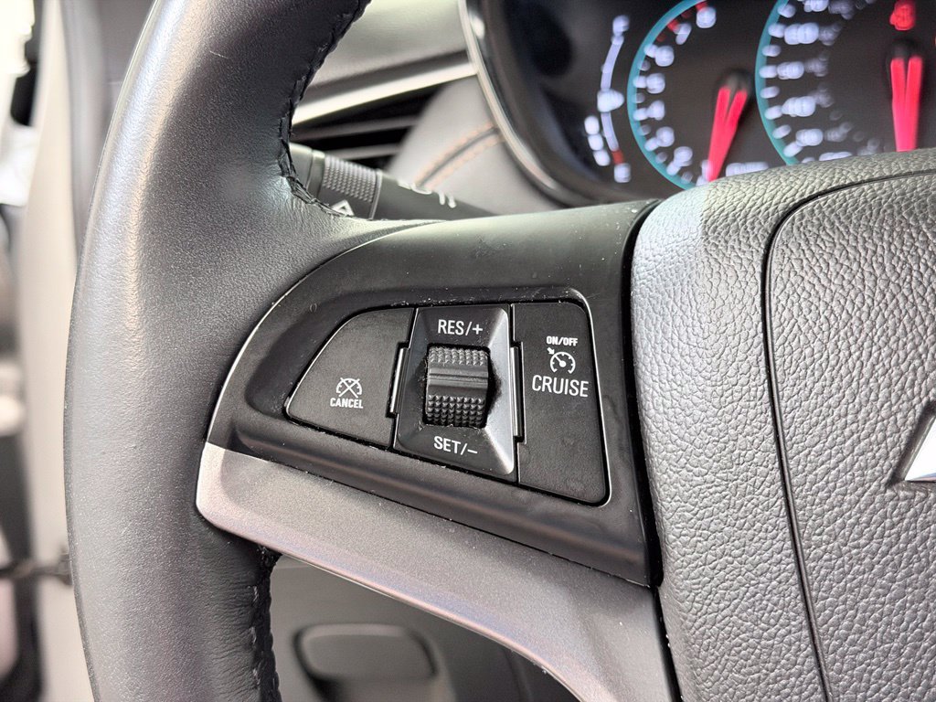 Used 2020 Chevrolet Trax LT w/ LT Convenience Package FWD image 39